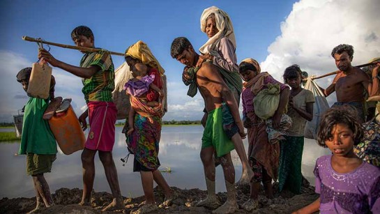 Det förföljda Rohingyafolket flyr från Myanmar.