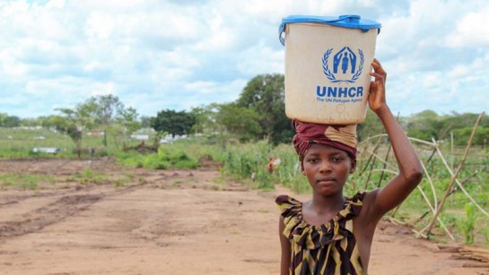 Adelia, 11 år, flydde med sin familj från sitt hem I Cabo Delgado I norra Mozambique. Nu bor familjen i ett läger för internflyktingar.
