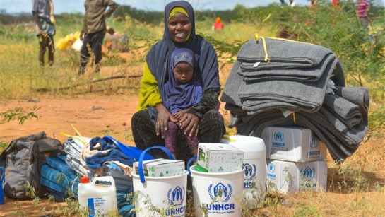 Hawa och hennes barn har flytt från Somalia. I Kenya har de fått nödhjälp från UNHCR, bland annat hygien- och sanitetsartiklar.